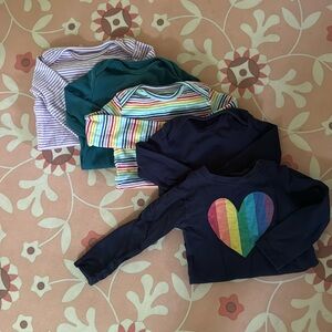 Lot of 5 Primary onesies, 12-18mths